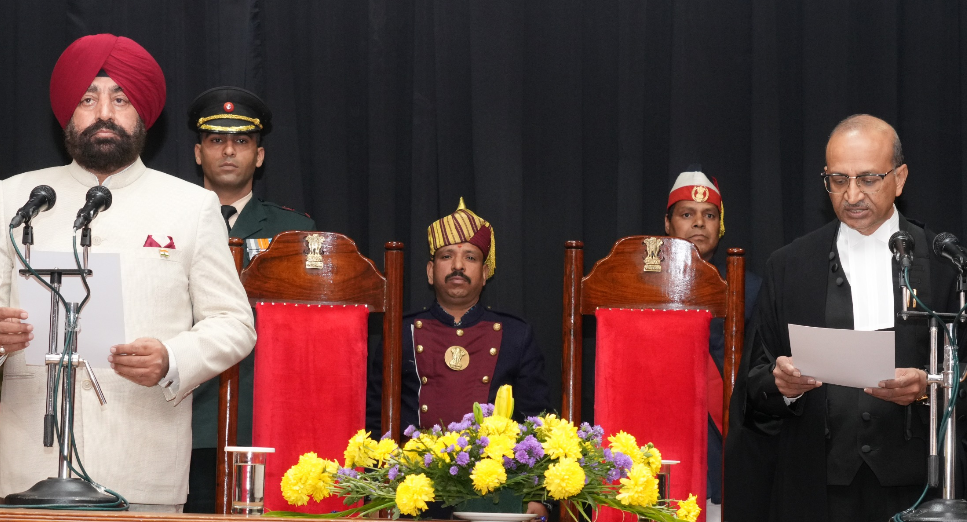 उत्तराखण्ड उच्च न्यायालय के नवनियुक्त मुख्य न्यायमूर्ति मनोज कुमार गुप्ता को राज्यपाल ने दिलायी पद की शपथ