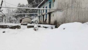 पिंडर घाटी में सीजन की दूसरी बर्फबारी