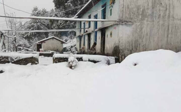 पिंडर घाटी में सीजन की दूसरी बर्फबारी