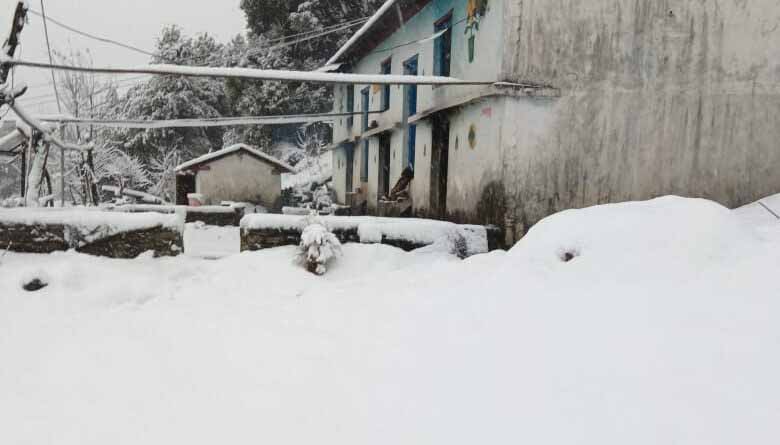 पिंडर घाटी में सीजन की दूसरी बर्फबारी