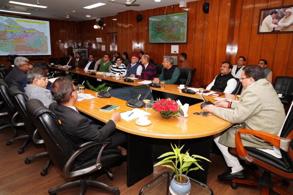 -एस्केप टनल को समानांतर सड़कों (पैरेलल रोड्स) के रूप में किया जाए विकसितः मुख्यमंत्री -कर्णप्रयाग से बागेश्वर तक रेल लाइन के विस्तार की संभावना पर हो कार्य -टनकपुर-बागेश्वर रेल लाइन परियोजना को राष्ट्रीय परियोजना घोषित करने पर केंद्र सरकार से किया जायेगा आग्रह