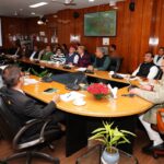 -एस्केप टनल को समानांतर सड़कों (पैरेलल रोड्स) के रूप में किया जाए विकसितः मुख्यमंत्री -कर्णप्रयाग से बागेश्वर तक रेल लाइन के विस्तार की संभावना पर हो कार्य -टनकपुर-बागेश्वर रेल लाइन परियोजना को राष्ट्रीय परियोजना घोषित करने पर केंद्र सरकार से किया जायेगा आग्रह